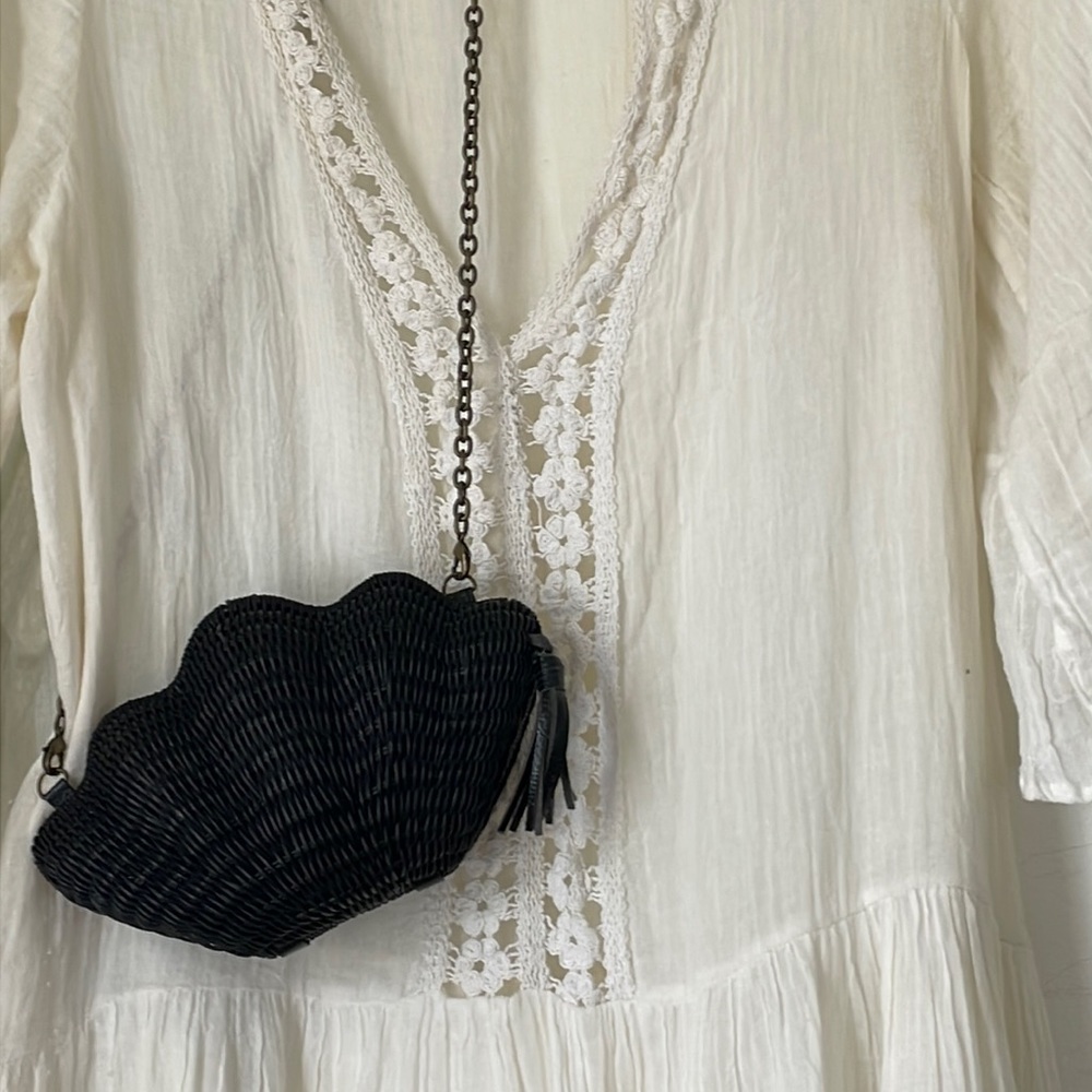 KAYU WICKER SHELL PURSE